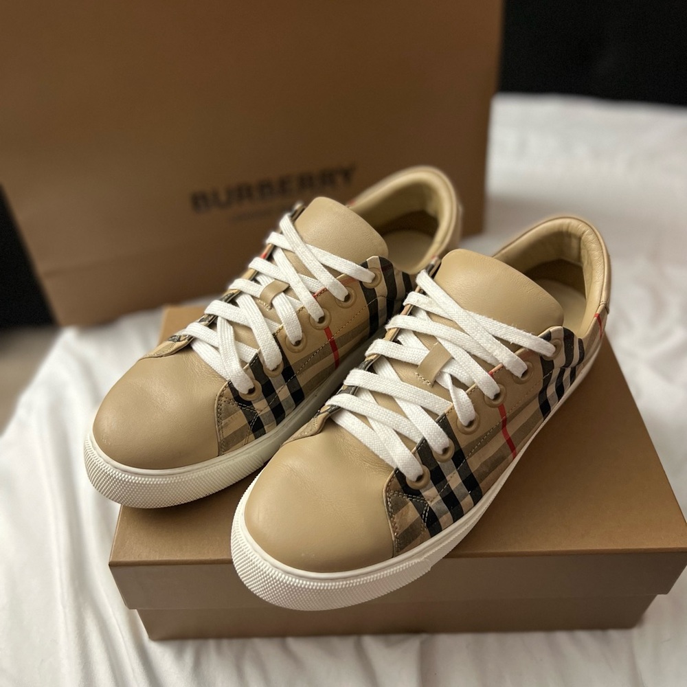 Burberry women shoes